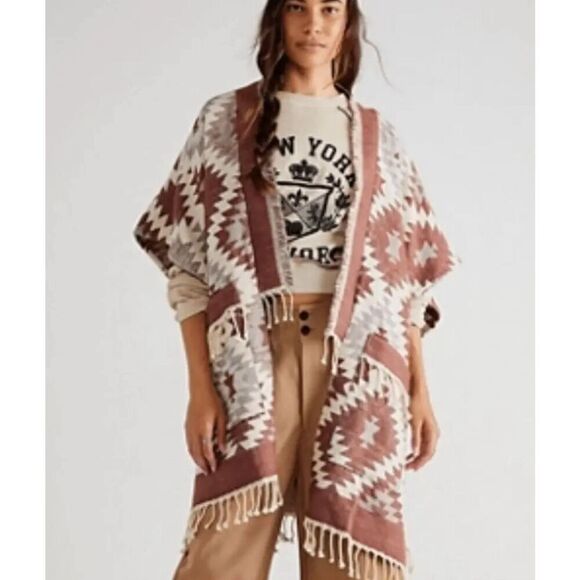 NEW! Rare Free People Mystic Geo Blanket Poncho - Picture 1 of 9
